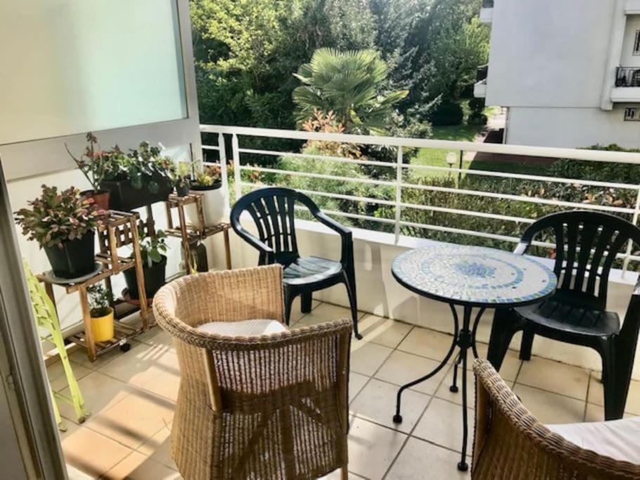 Le Bouscat: Un Superbe En Apartment Le Bouscat